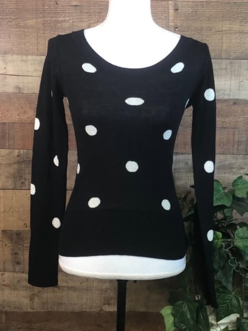 Women’s Size Small Black & White Red Camel Sweater Blouse